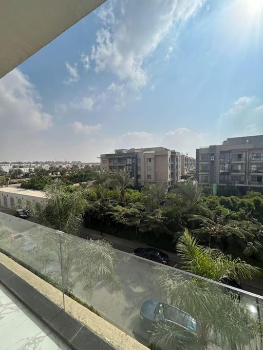 Zen Sunny 2br Lakeview *