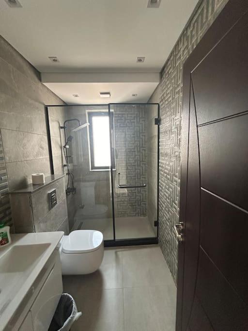 Zen Sunny 2br Lakeview *