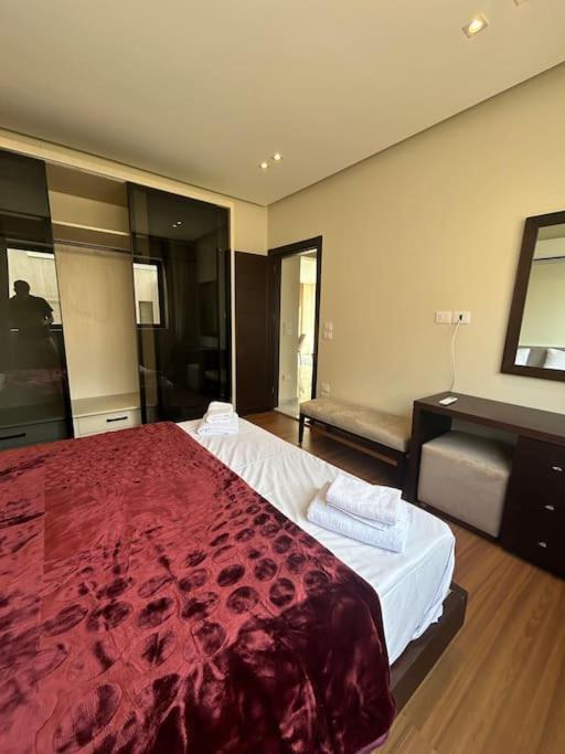 Zen Sunny 2br Lakeview Apartment *