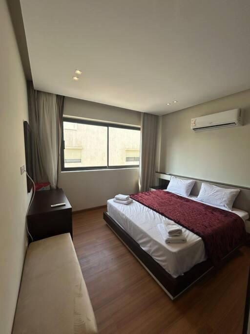 Zen Sunny 2br Lakeview Apartment