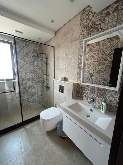 Zen Sunny 2br Lakeview Apartment *