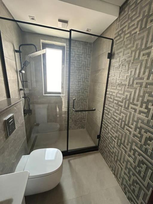 Zen Sunny 2br Lakeview Apartment *